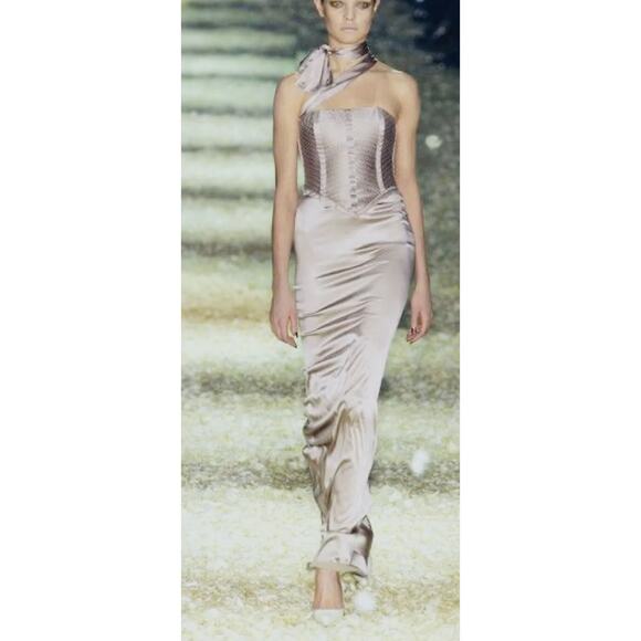 Gucci x Tom Ford 8 Studded Patent Leather Platform Heels $1495 Ivory White Pumps - Picture 9 of 11